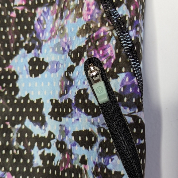 Lululemon Top Speed Full-On Luxtreme Abstract Polka Dot Crop Leggings 4 - Picture 4 of 10